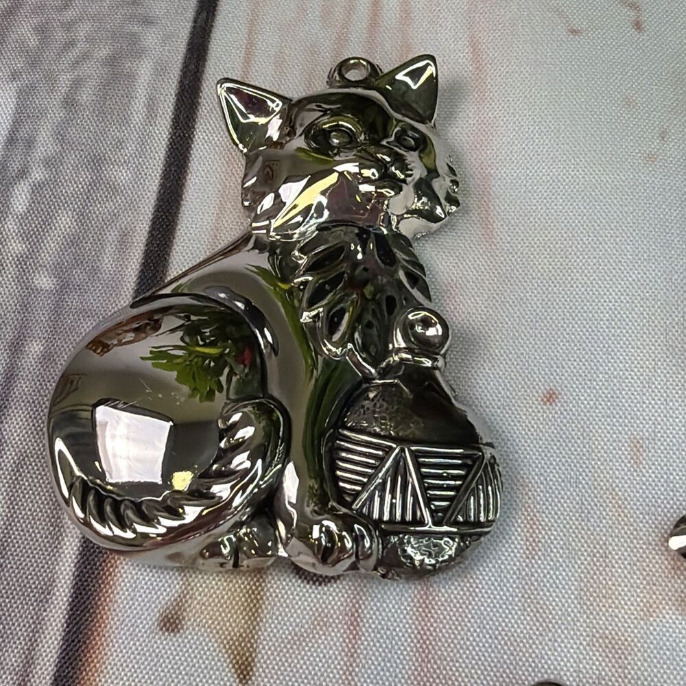 Gorham Silverplate Cat Ornaments, Set of 3, Yarn Fish Wreath Christmas Decor - Picture 3 of 16